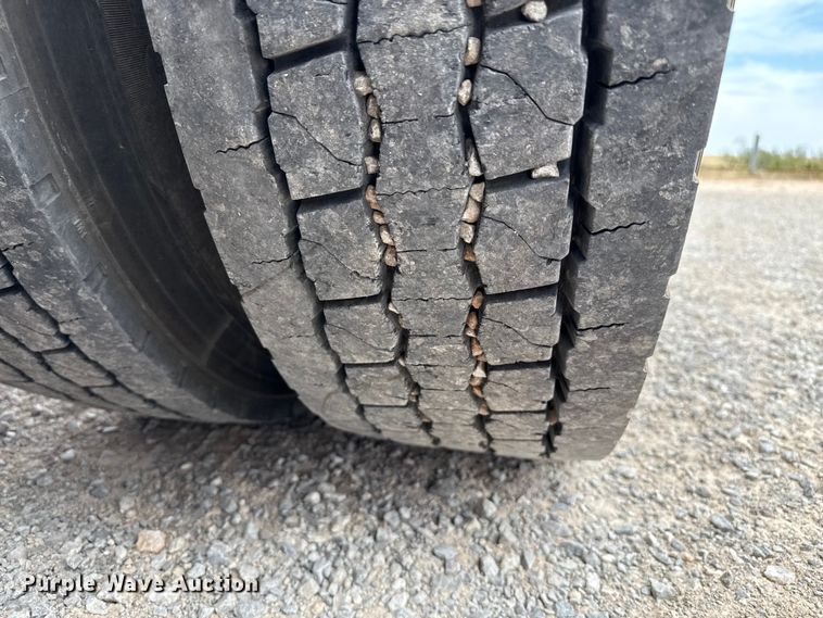 image for item EP0802 2016 Peterbilt 389 semi truck