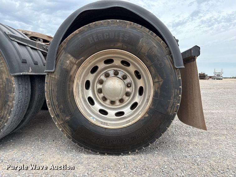 image for item EP0802 2016 Peterbilt 389 semi truck