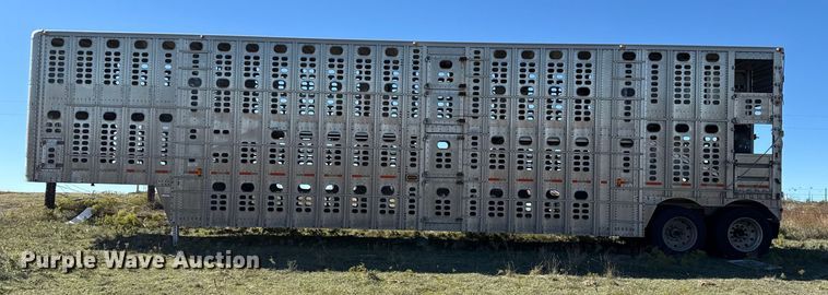 image for item EP0829 1994 Wilson PSDCL-308 livestock trailer