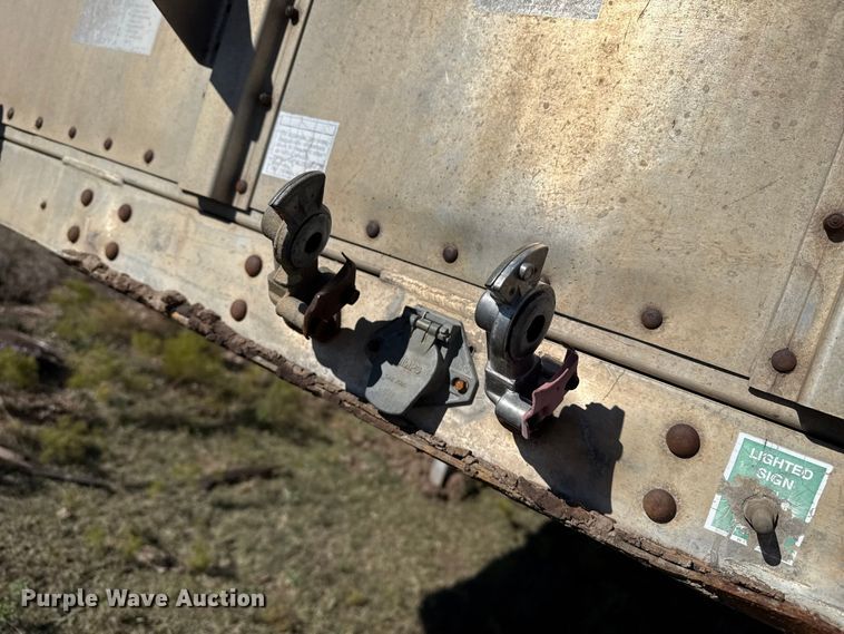 image for item EP0829 1994 Wilson PSDCL-308 livestock trailer