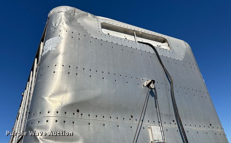 image for item EP0829 1994 Wilson PSDCL-308 livestock trailer