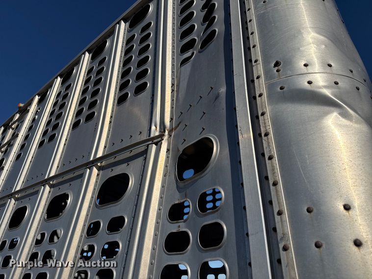 image for item EP0829 1994 Wilson PSDCL-308 livestock trailer