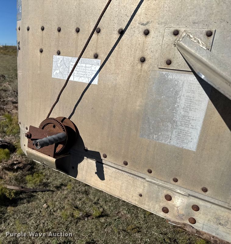 image for item EP0829 1994 Wilson PSDCL-308 livestock trailer