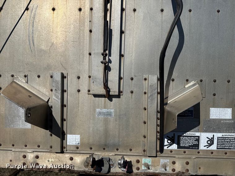 image for item EP0829 1994 Wilson PSDCL-308 livestock trailer