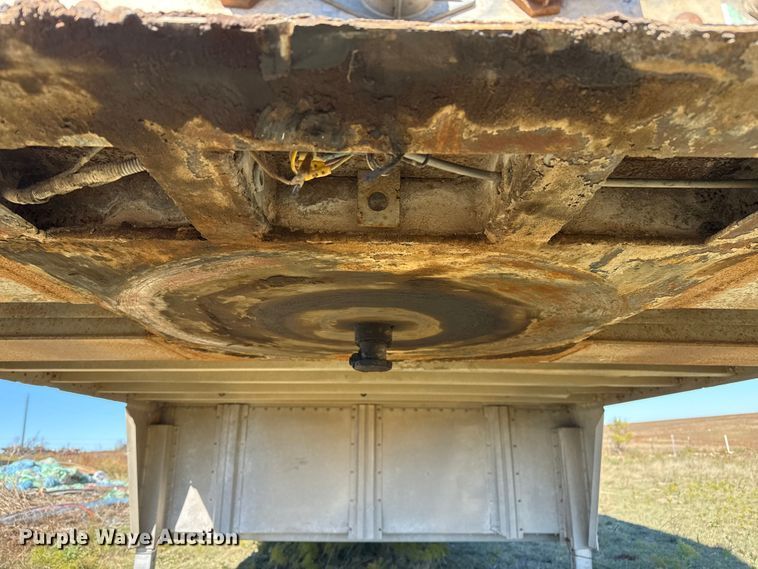 image for item EP0829 1994 Wilson PSDCL-308 livestock trailer