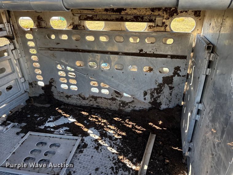 image for item EP0829 1994 Wilson PSDCL-308 livestock trailer