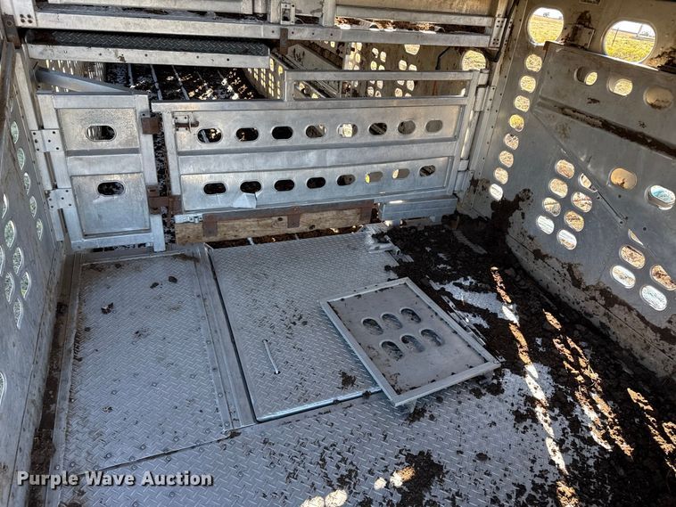 image for item EP0829 1994 Wilson PSDCL-308 livestock trailer