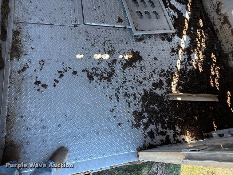 image for item EP0829 1994 Wilson PSDCL-308 livestock trailer