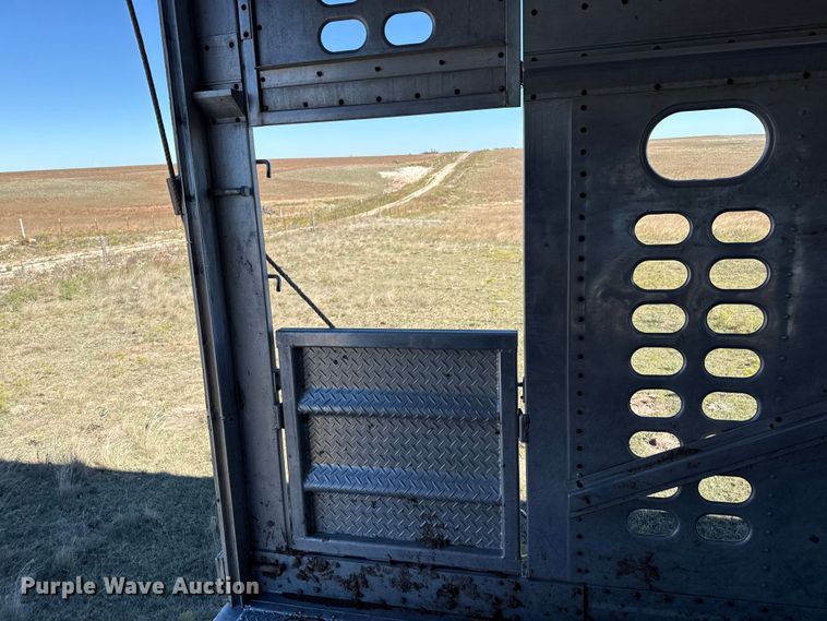 image for item EP0829 1994 Wilson PSDCL-308 livestock trailer
