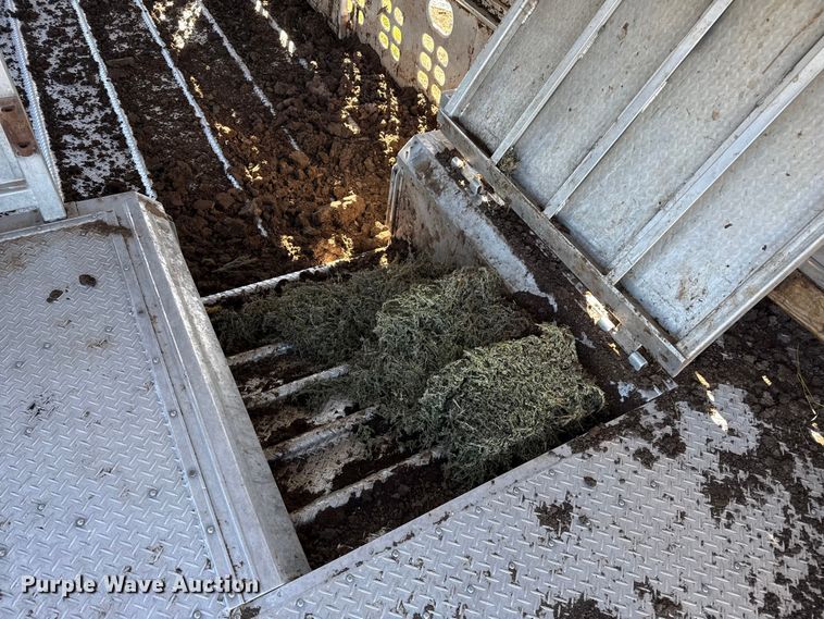image for item EP0829 1994 Wilson PSDCL-308 livestock trailer