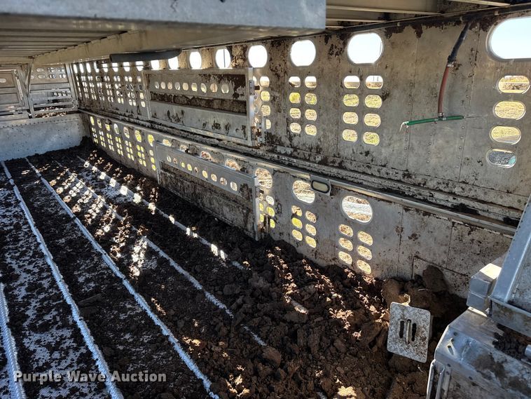 image for item EP0829 1994 Wilson PSDCL-308 livestock trailer
