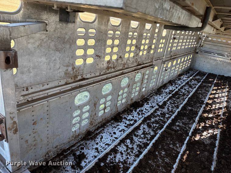 image for item EP0829 1994 Wilson PSDCL-308 livestock trailer