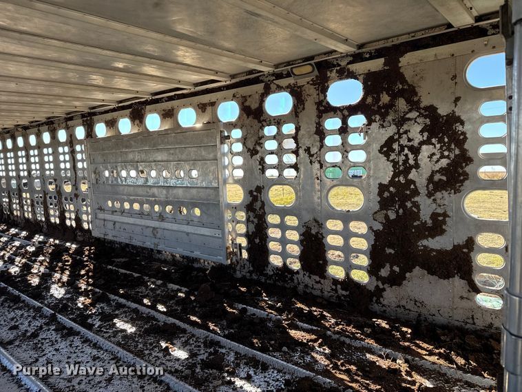 image for item EP0829 1994 Wilson PSDCL-308 livestock trailer