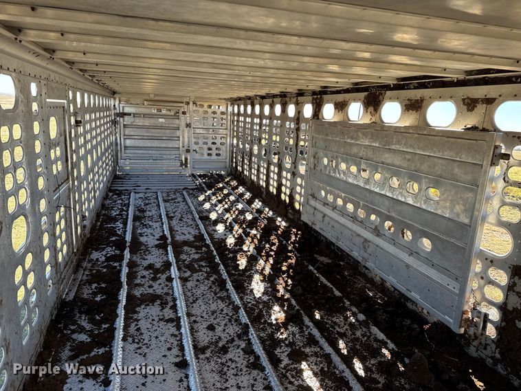 image for item EP0829 1994 Wilson PSDCL-308 livestock trailer