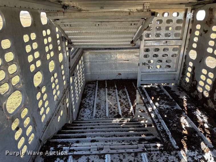 image for item EP0829 1994 Wilson PSDCL-308 livestock trailer