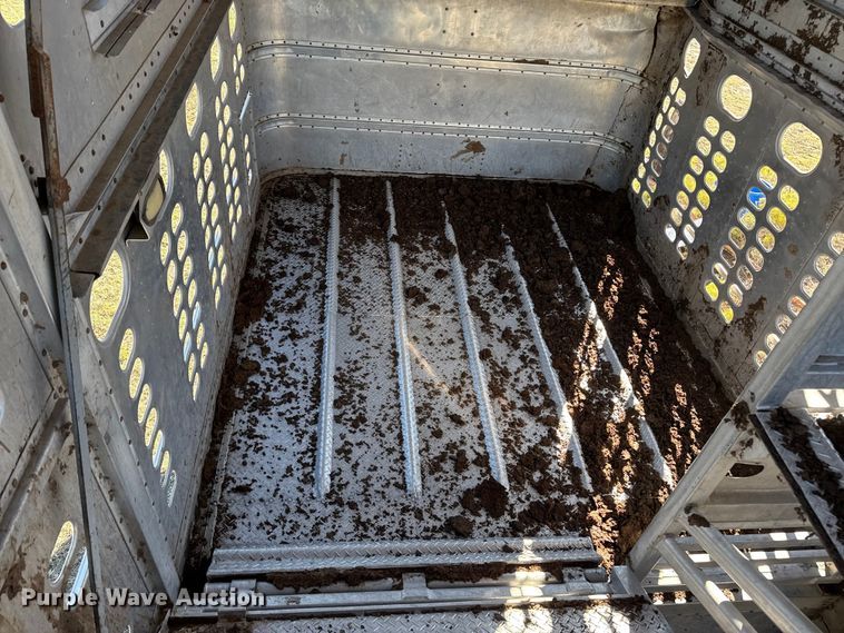 image for item EP0829 1994 Wilson PSDCL-308 livestock trailer