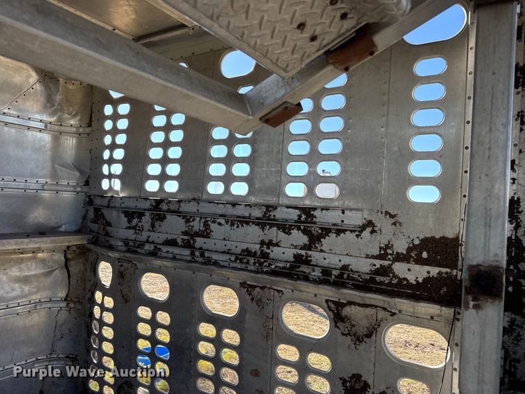 image for item EP0829 1994 Wilson PSDCL-308 livestock trailer