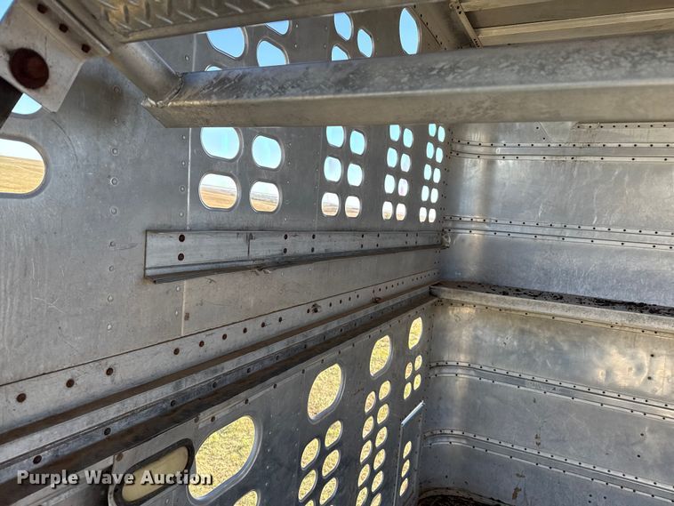image for item EP0829 1994 Wilson PSDCL-308 livestock trailer