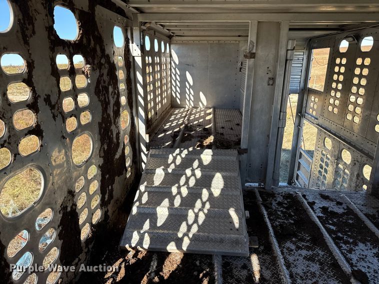 image for item EP0829 1994 Wilson PSDCL-308 livestock trailer
