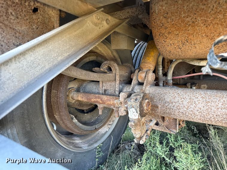 image for item EP0829 1994 Wilson PSDCL-308 livestock trailer