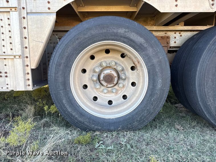 image for item EP0829 1994 Wilson PSDCL-308 livestock trailer