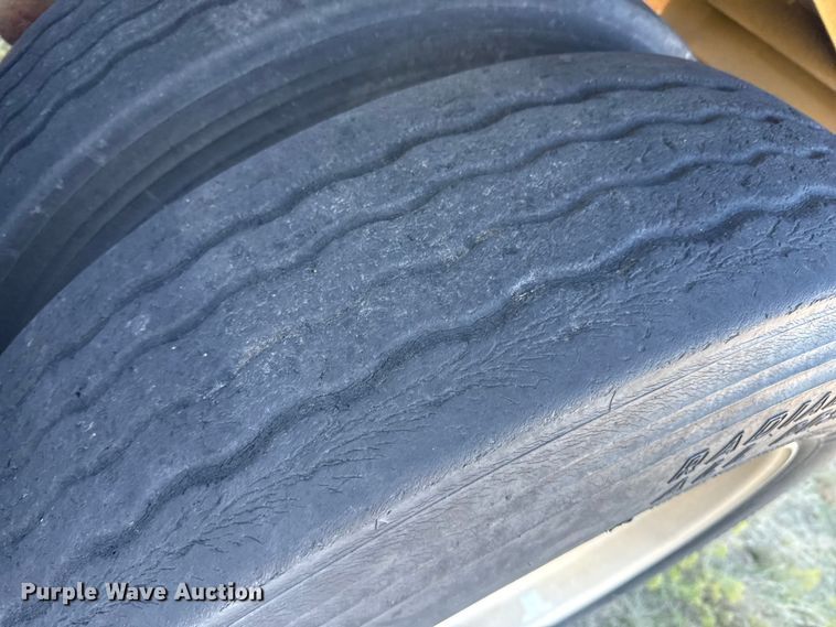 image for item EP0829 1994 Wilson PSDCL-308 livestock trailer