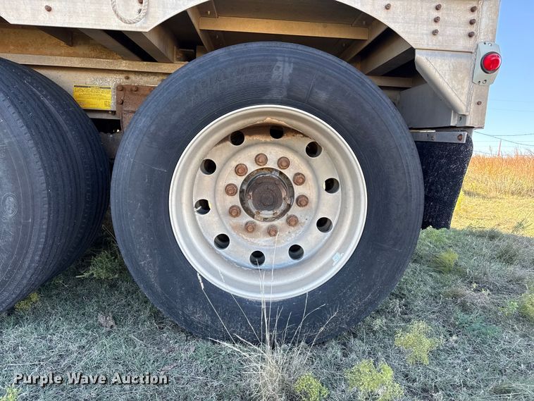 image for item EP0829 1994 Wilson PSDCL-308 livestock trailer