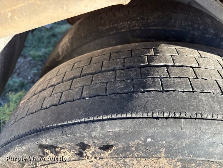 image for item EP0829 1994 Wilson PSDCL-308 livestock trailer