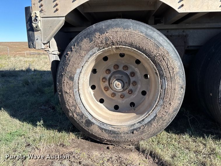image for item EP0829 1994 Wilson PSDCL-308 livestock trailer