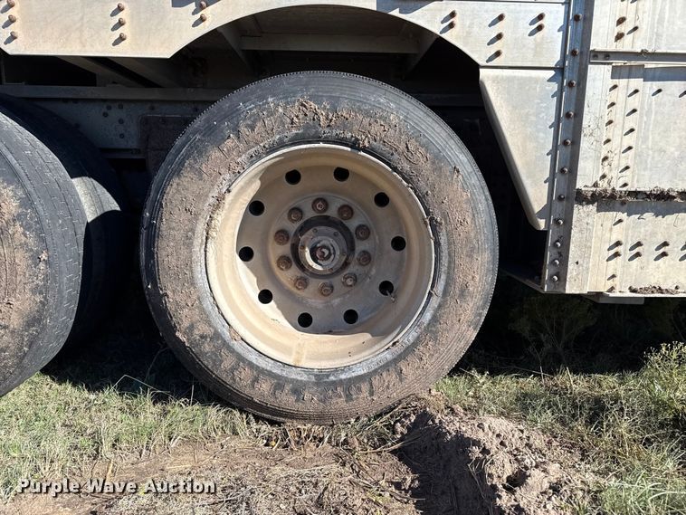 image for item EP0829 1994 Wilson PSDCL-308 livestock trailer