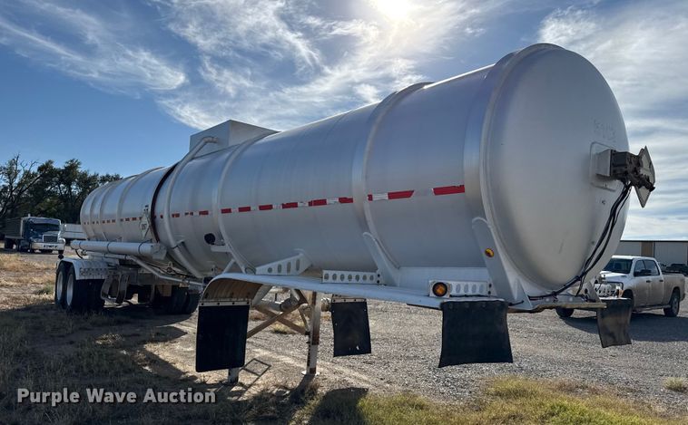 image for item EP0902 2011 tank trailer