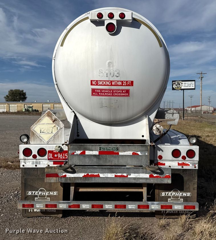 image for item EP0902 2011 tank trailer