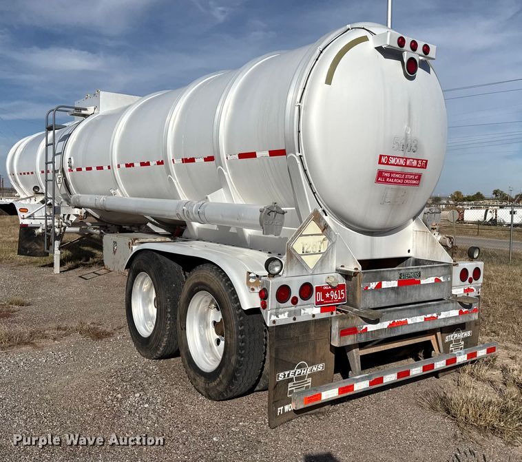 image for item EP0902 2011 tank trailer