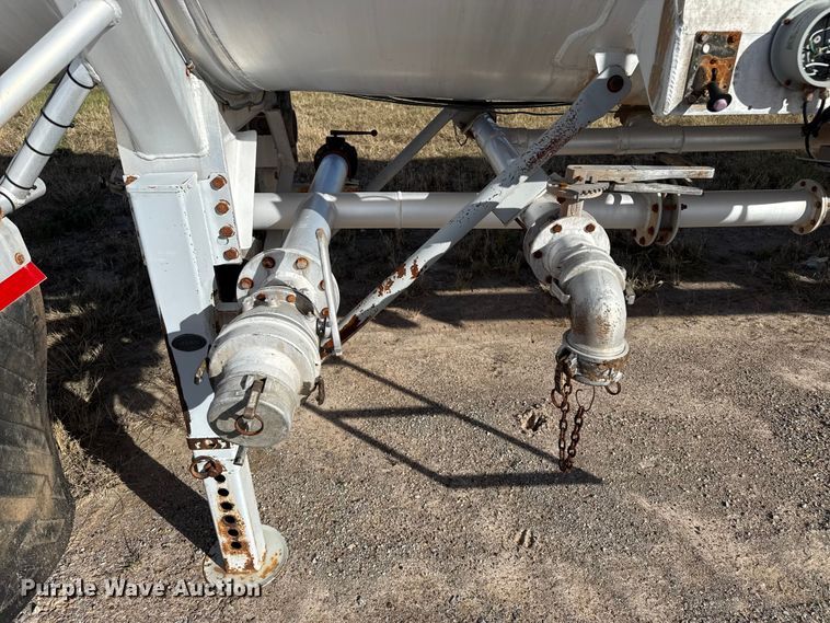 image for item EP0902 2011 tank trailer