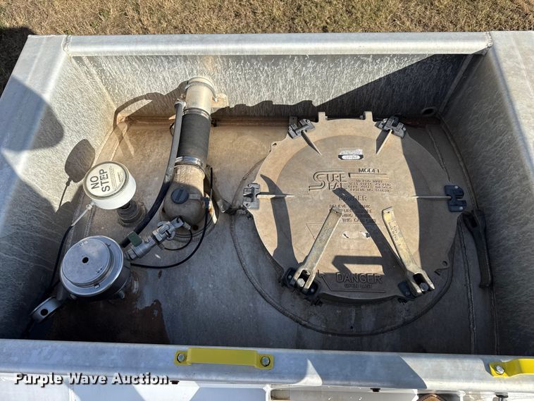 image for item EP0902 2011 tank trailer