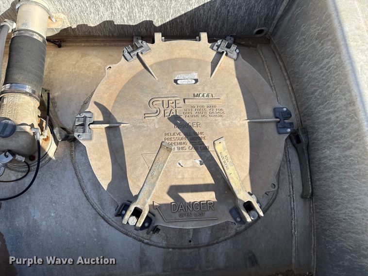 image for item EP0902 2011 tank trailer