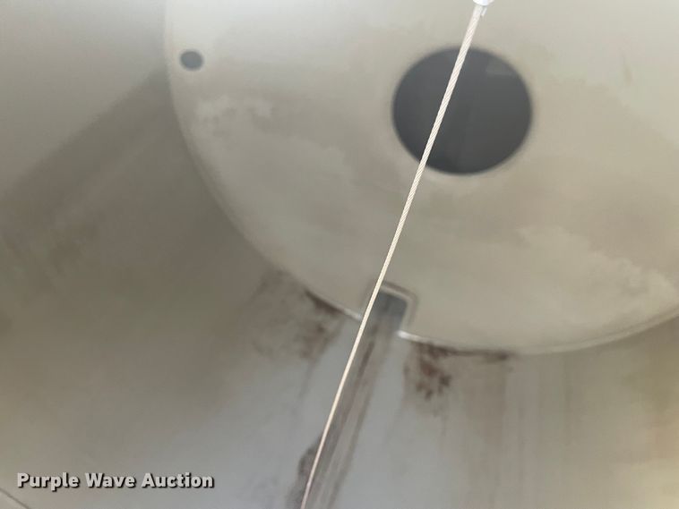 image for item EP0902 2011 tank trailer