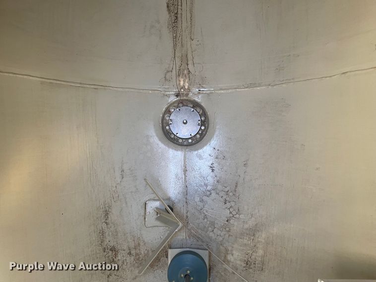 image for item EP0902 2011 tank trailer