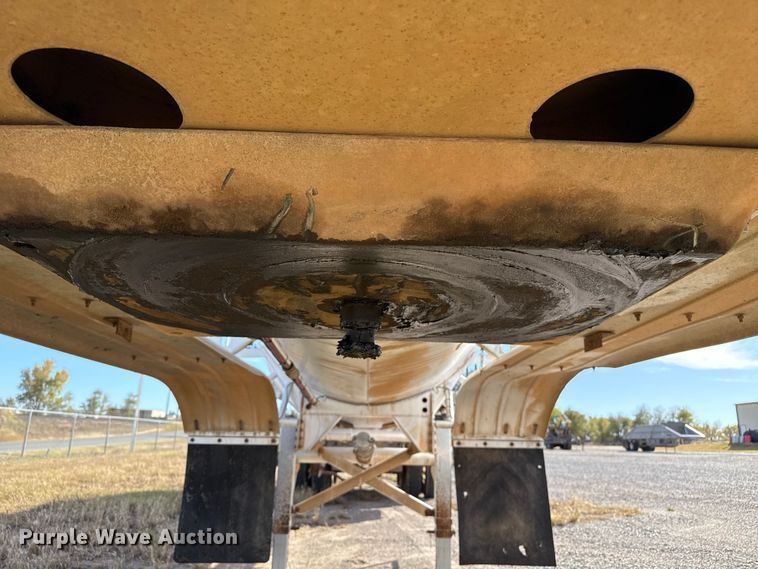 image for item EP0902 2011 tank trailer