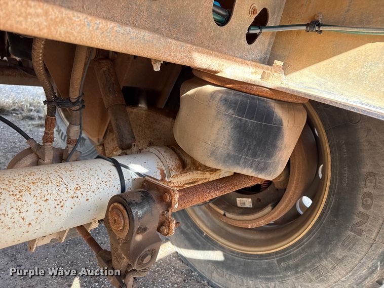 image for item EP0902 2011 tank trailer