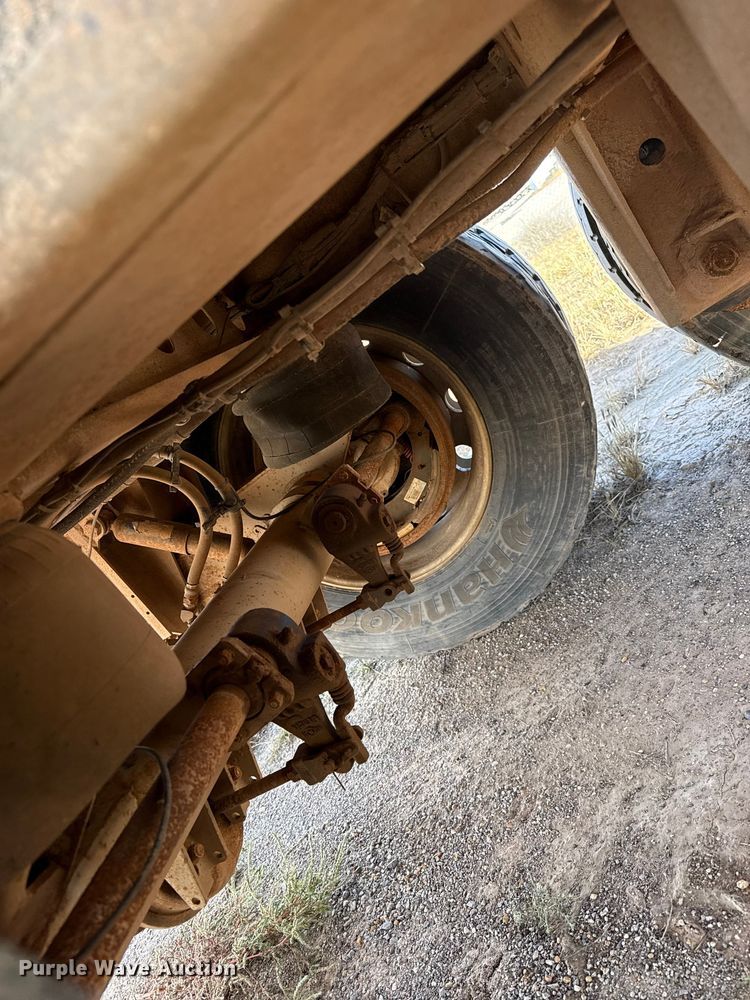 image for item EP0902 2011 tank trailer