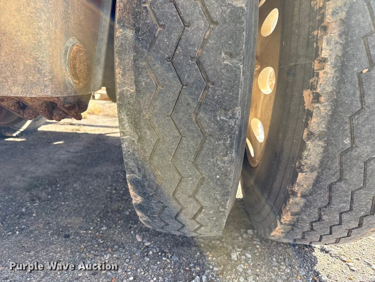 image for item EP0902 2011 tank trailer