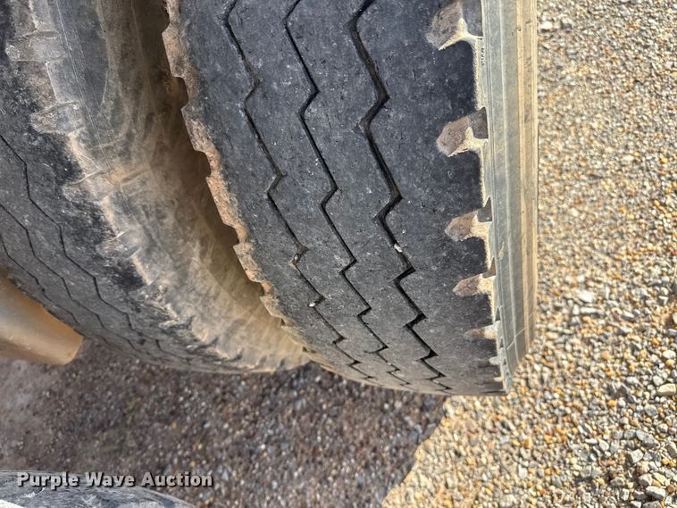 image for item EP0902 2011 tank trailer