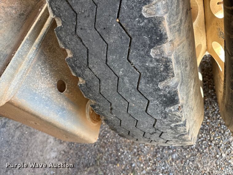 image for item EP0902 2011 tank trailer