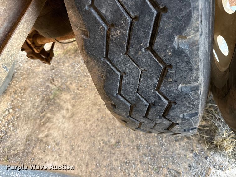 image for item EP0902 2011 tank trailer