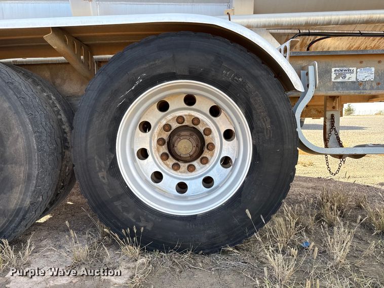 image for item EP0902 2011 tank trailer