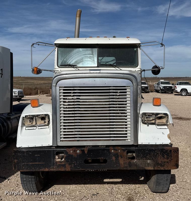 image for item EP0919 2006 Freightliner FLD semi truck