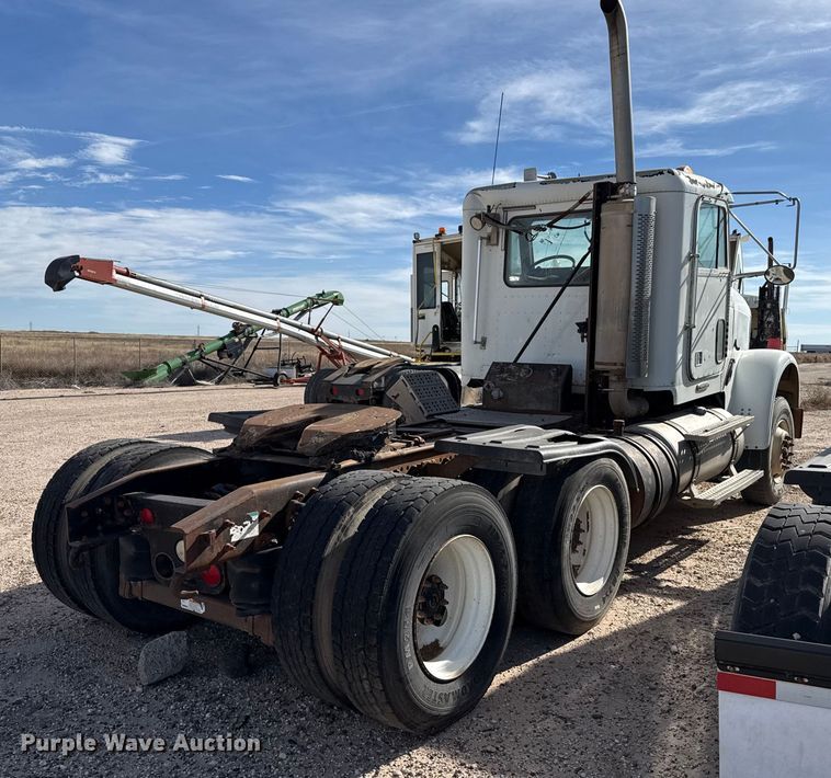 image for item EP0919 2006 Freightliner FLD semi truck