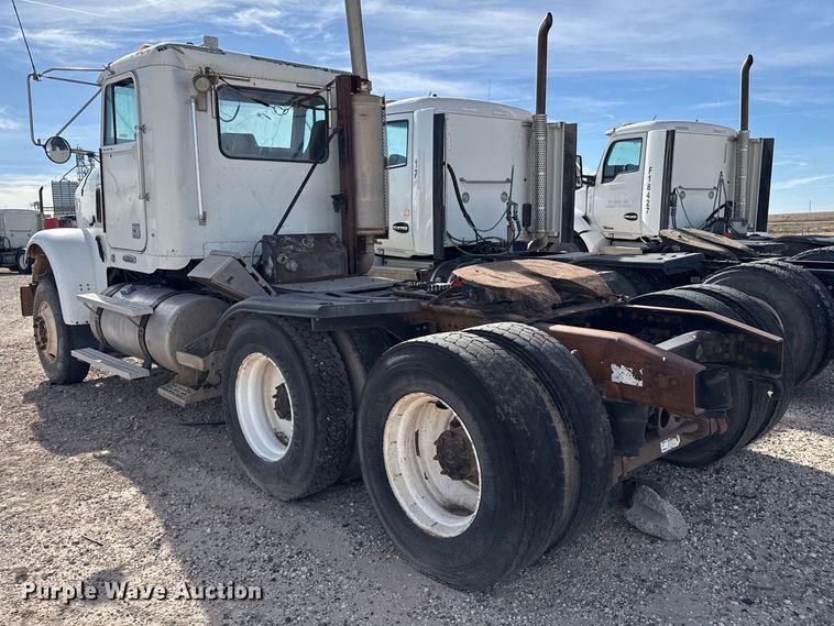 image for item EP0919 2006 Freightliner FLD semi truck