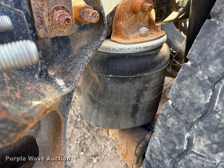 image for item EP0919 2006 Freightliner FLD semi truck